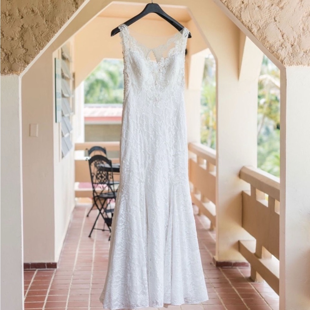 Elegant White Lace Wedding Dress